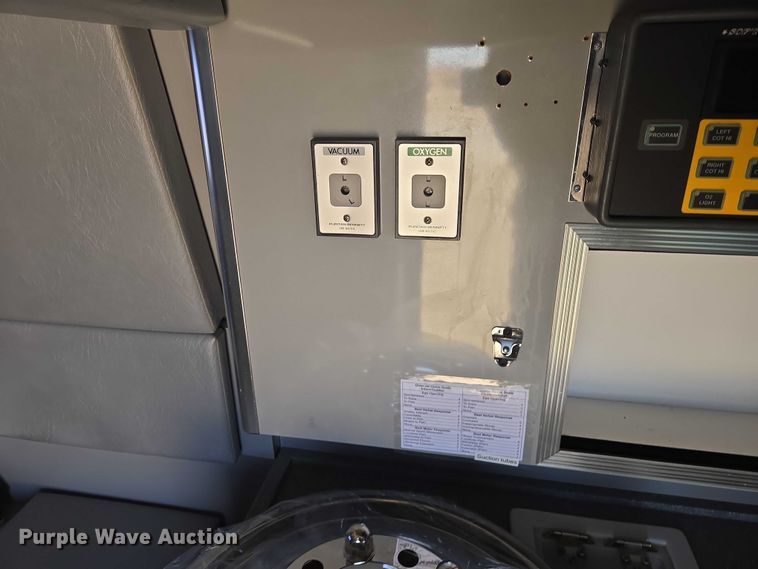 image for item ES2999 1997 Chevrolet Lifeline Express 3500 ambulance