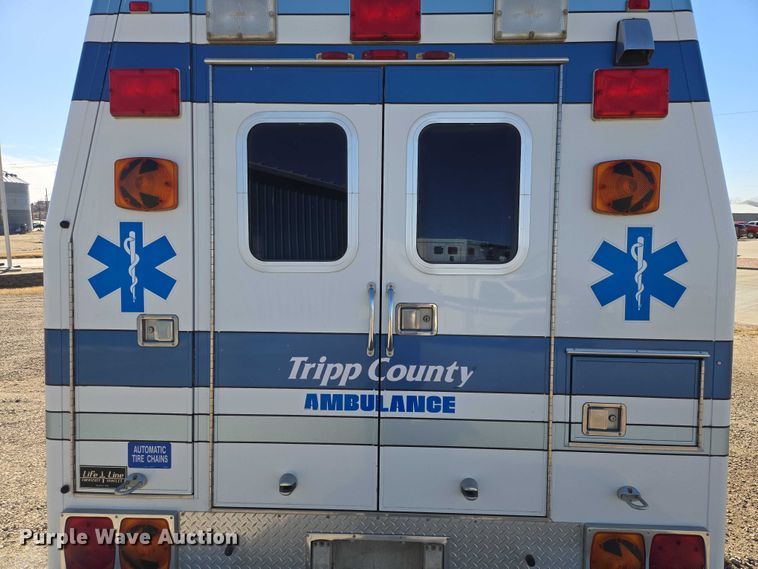 image for item ES2999 1997 Chevrolet Lifeline Express 3500 ambulance