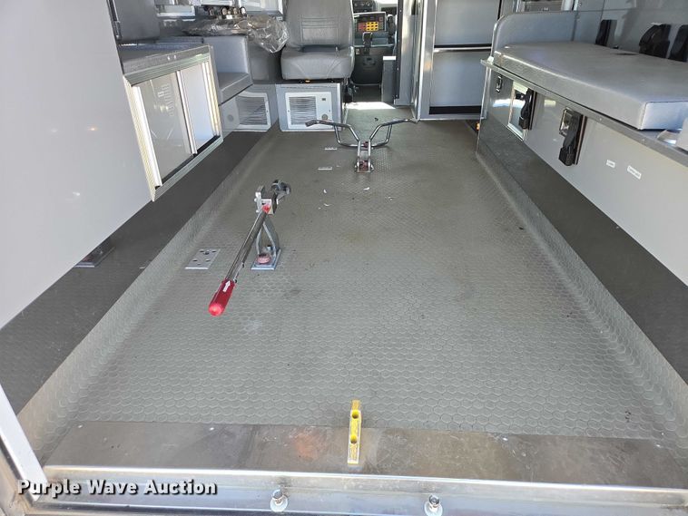 image for item ES2999 1997 Chevrolet Lifeline Express 3500 ambulance