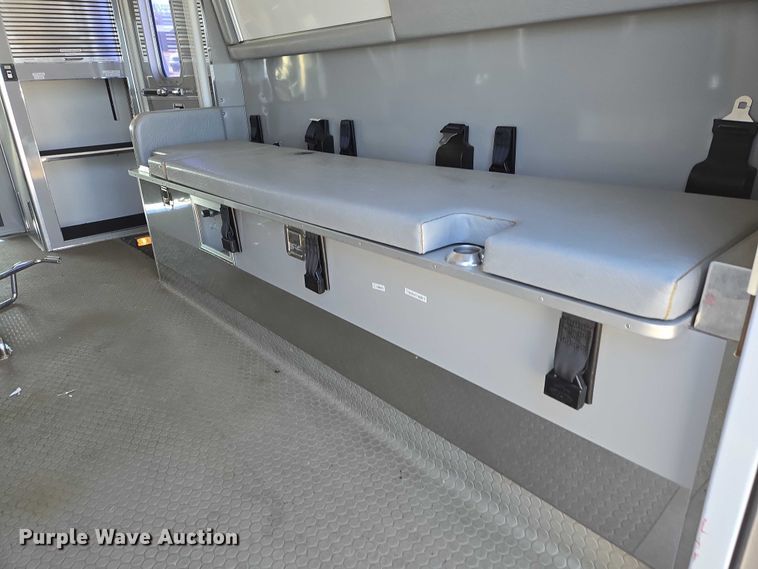 image for item ES2999 1997 Chevrolet Lifeline Express 3500 ambulance