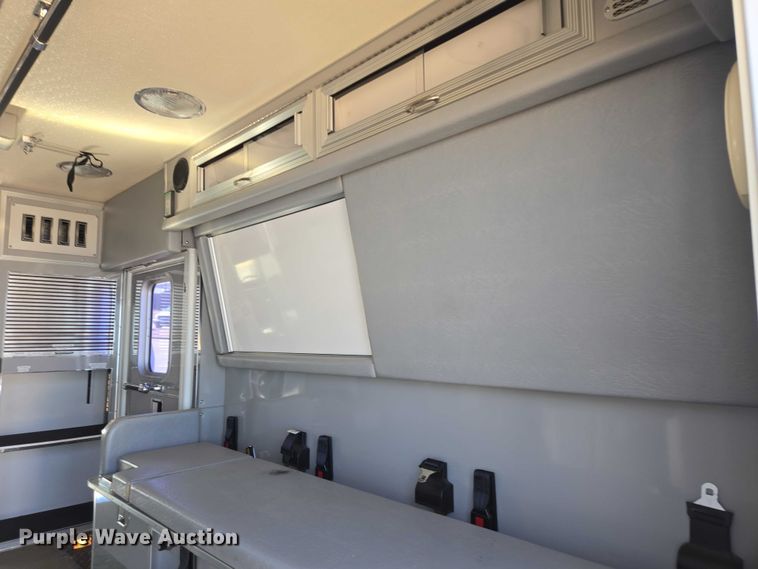 image for item ES2999 1997 Chevrolet Lifeline Express 3500 ambulance