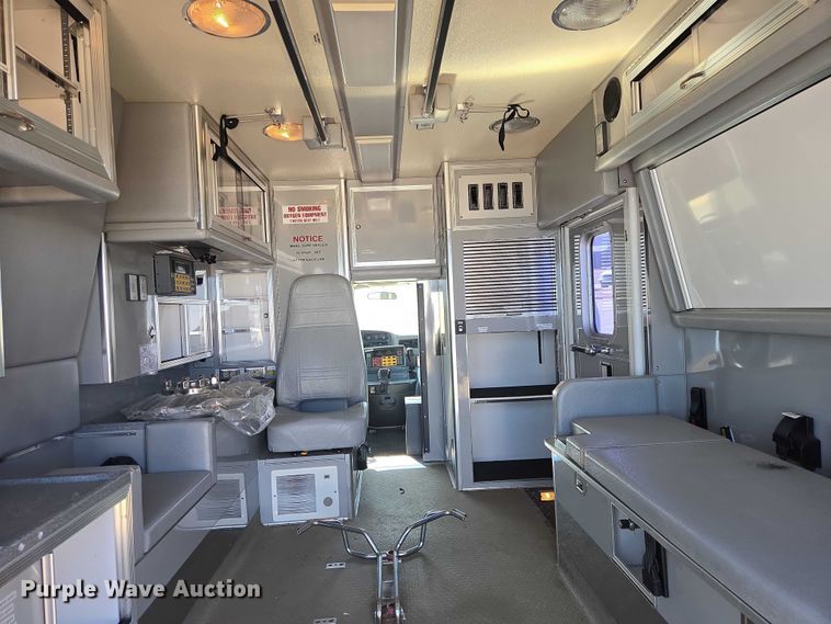 image for item ES2999 1997 Chevrolet Lifeline Express 3500 ambulance