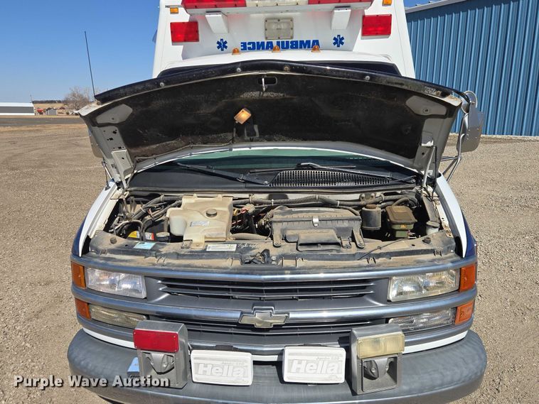 image for item ES2999 1997 Chevrolet Lifeline Express 3500 ambulance