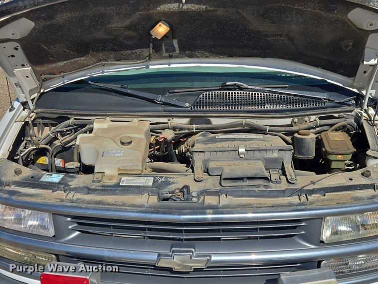 image for item ES2999 1997 Chevrolet Lifeline Express 3500 ambulance