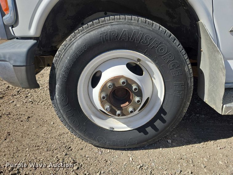 image for item ES2999 1997 Chevrolet Lifeline Express 3500 ambulance