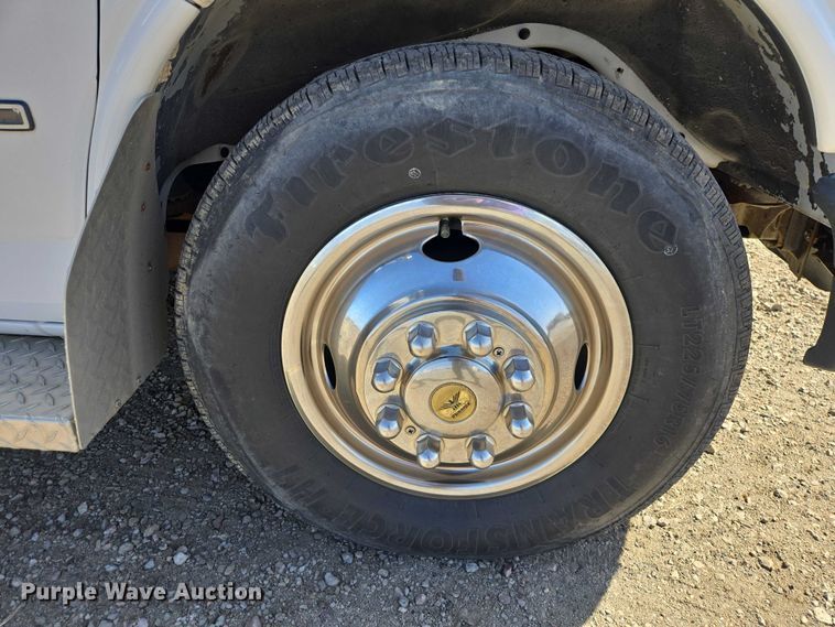 image for item ES2999 1997 Chevrolet Lifeline Express 3500 ambulance