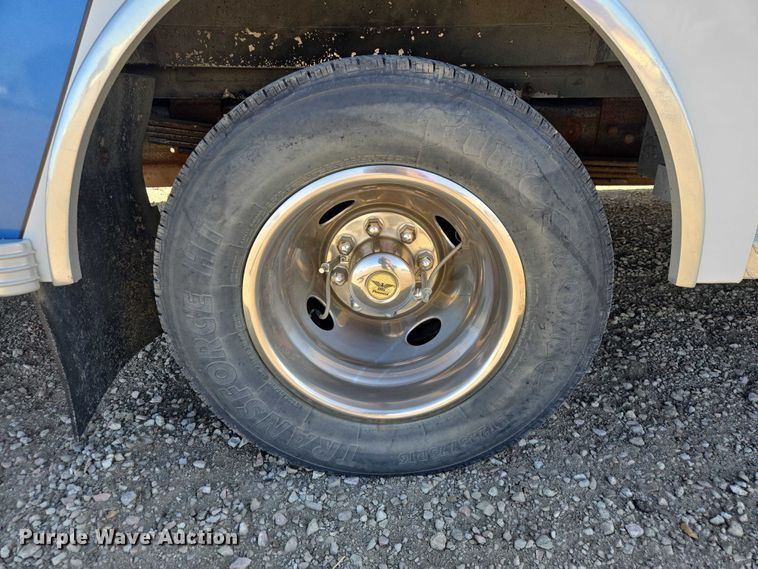 image for item ES2999 1997 Chevrolet Lifeline Express 3500 ambulance