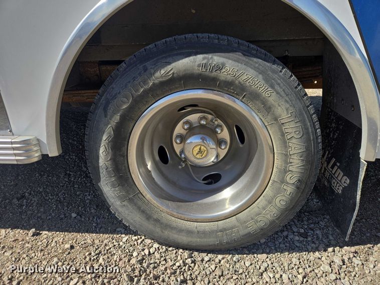 image for item ES2999 1997 Chevrolet Lifeline Express 3500 ambulance