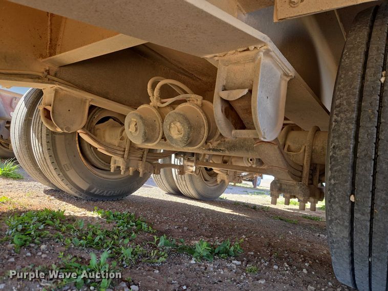 image for item ET1459 1999 Atoka Trailer Mfg. 18-DE-35-2 drop deck equipment trailer