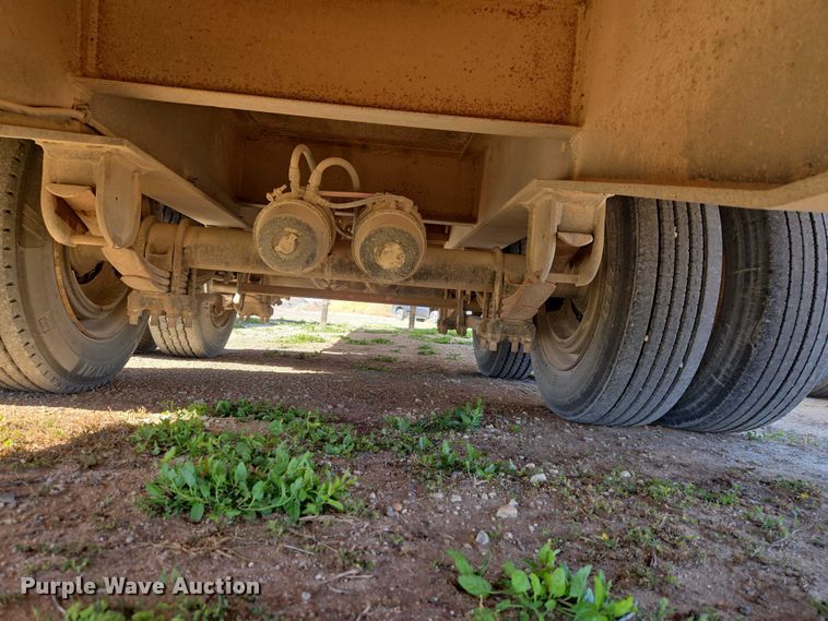 image for item ET1459 1999 Atoka Trailer Mfg. 18-DE-35-2 drop deck equipment trailer