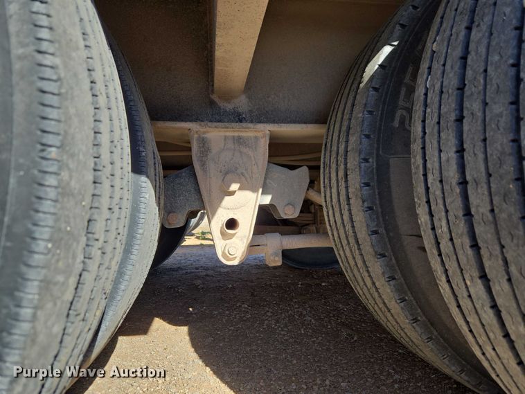 image for item ET1459 1999 Atoka Trailer Mfg. 18-DE-35-2 drop deck equipment trailer