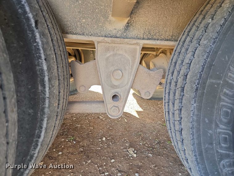 image for item ET1459 1999 Atoka Trailer Mfg. 18-DE-35-2 drop deck equipment trailer