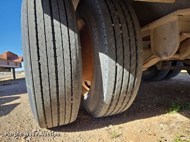 image for item ET1459 1999 Atoka Trailer Mfg. 18-DE-35-2 drop deck equipment trailer