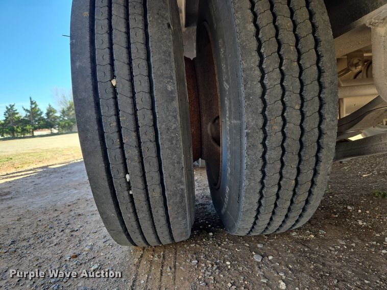 image for item ET1459 1999 Atoka Trailer Mfg. 18-DE-35-2 drop deck equipment trailer