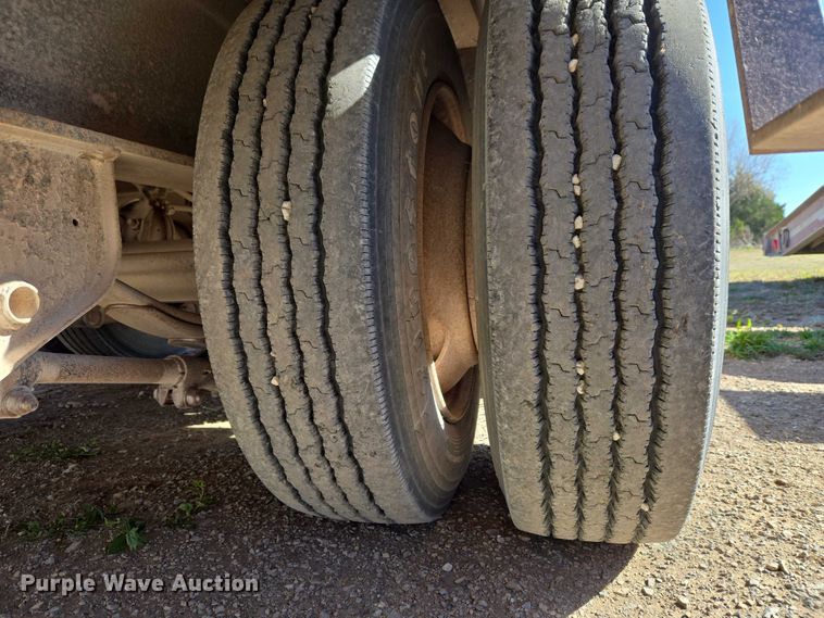 image for item ET1459 1999 Atoka Trailer Mfg. 18-DE-35-2 drop deck equipment trailer