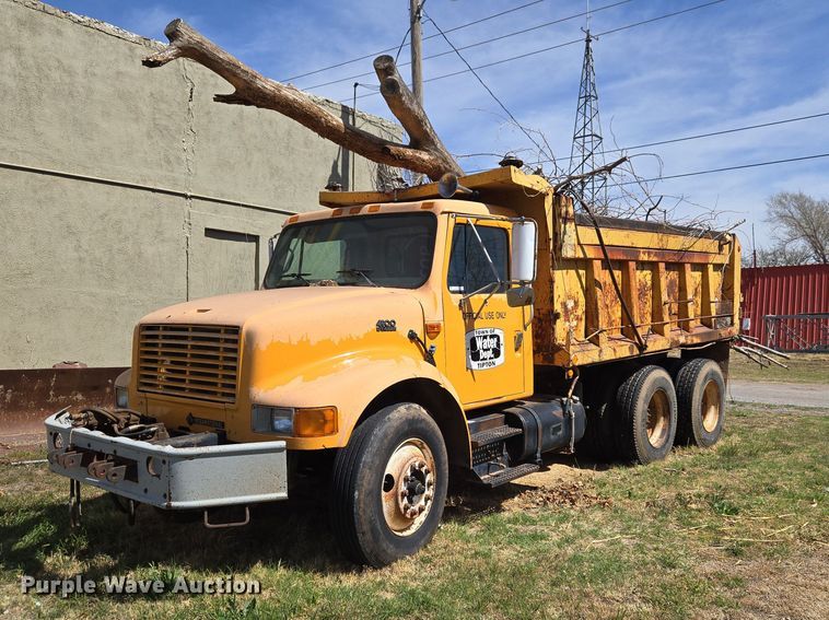 image for item ET1461 2001 International F-4900 dump truck