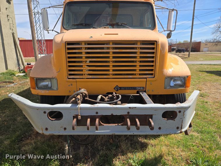 image for item ET1461 2001 International F-4900 dump truck