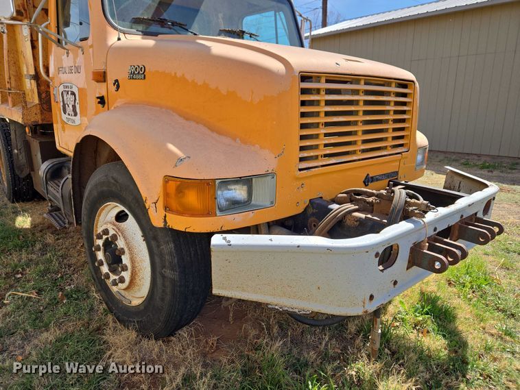 image for item ET1461 2001 International F-4900 dump truck