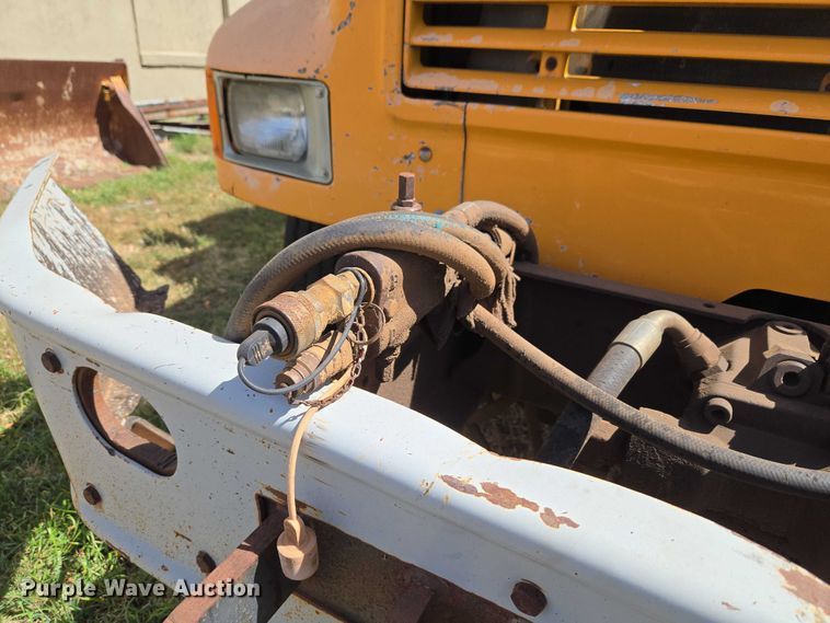 image for item ET1461 2001 International F-4900 dump truck