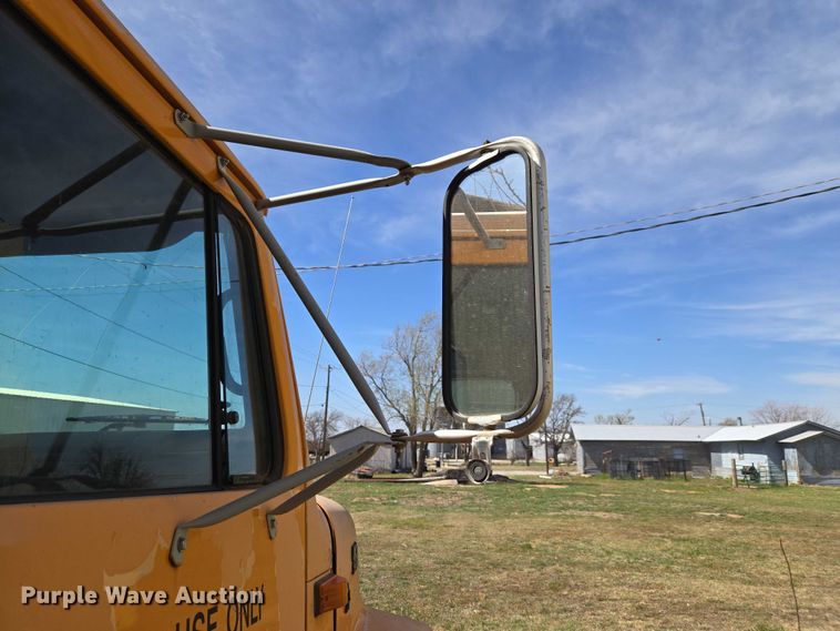 image for item ET1461 2001 International F-4900 dump truck