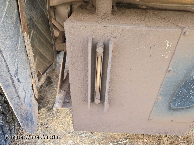 image for item ET1461 2001 International F-4900 dump truck