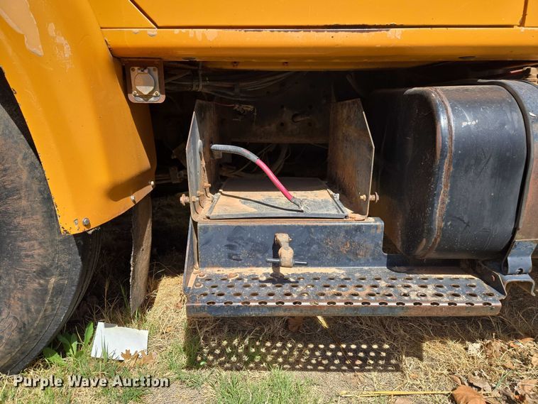 image for item ET1461 2001 International F-4900 dump truck