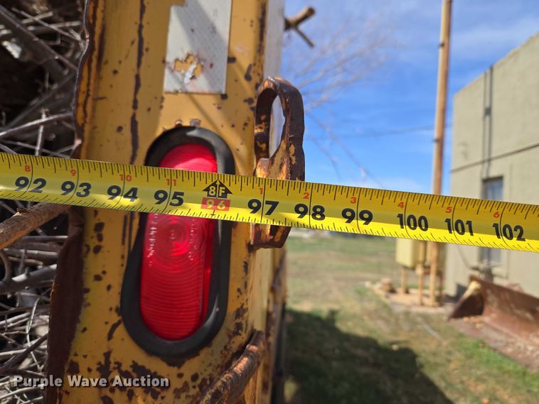 image for item ET1461 2001 International F-4900 dump truck