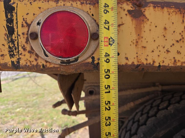 image for item ET1461 2001 International F-4900 dump truck