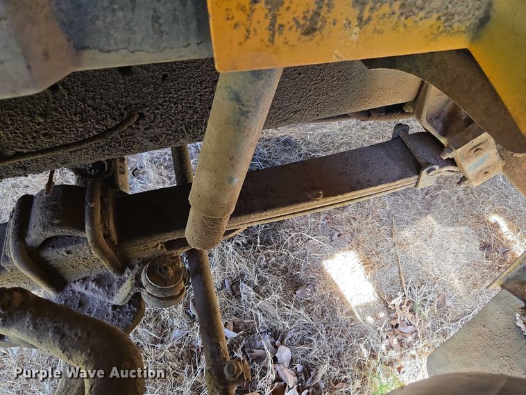 image for item ET1461 2001 International F-4900 dump truck