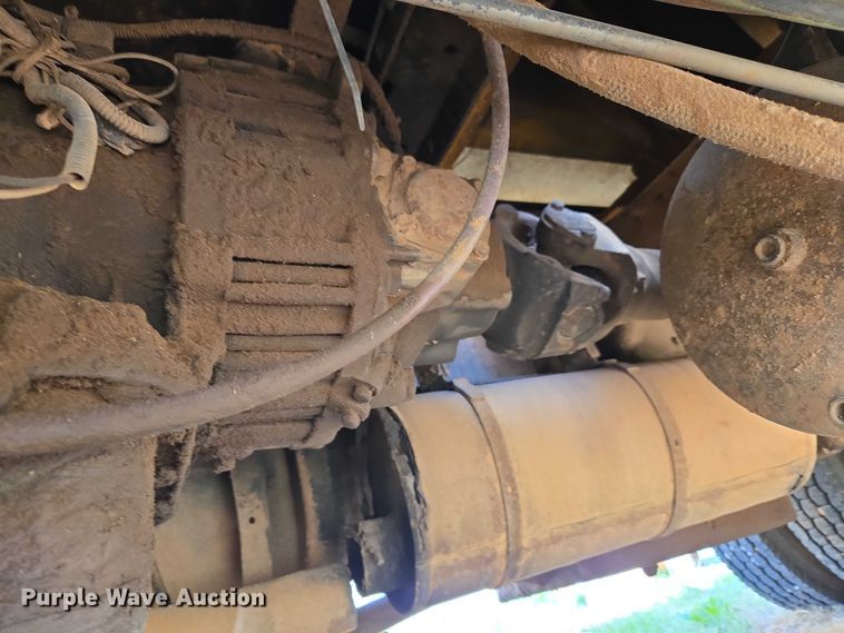 image for item ET1461 2001 International F-4900 dump truck