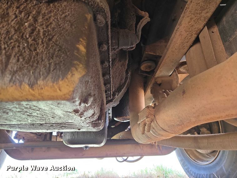 image for item ET1461 2001 International F-4900 dump truck