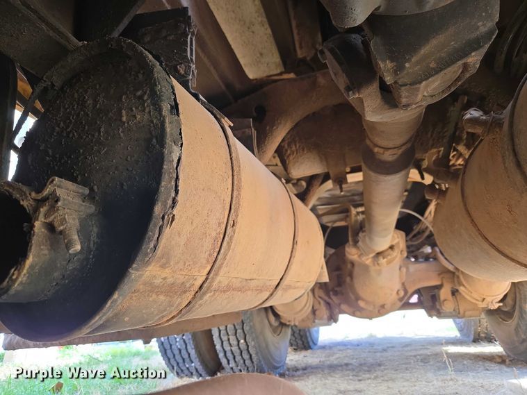 image for item ET1461 2001 International F-4900 dump truck