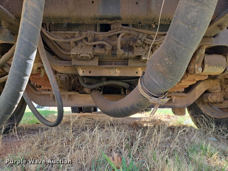 image for item ET1461 2001 International F-4900 dump truck