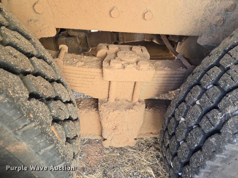 image for item ET1461 2001 International F-4900 dump truck