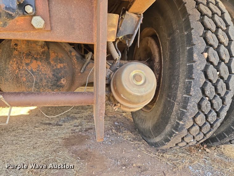 image for item ET1461 2001 International F-4900 dump truck