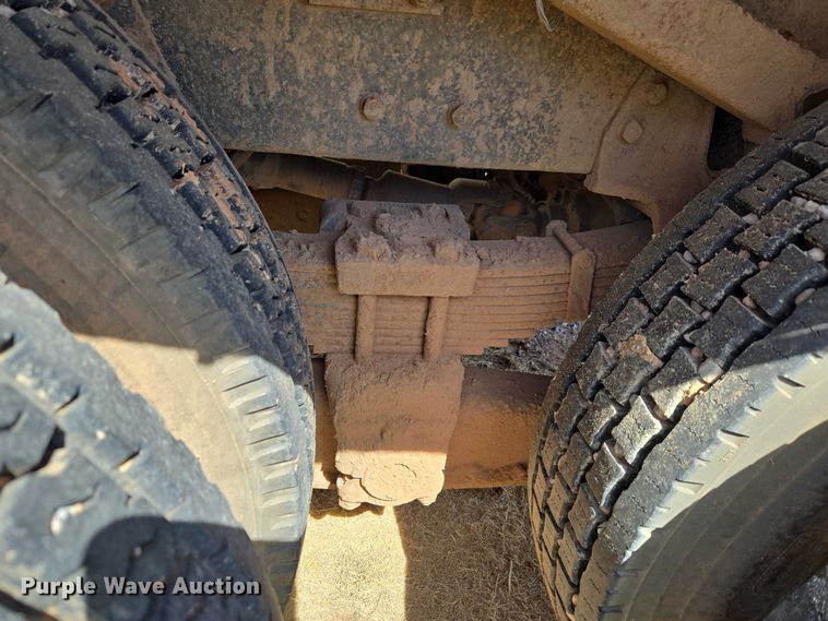 image for item ET1461 2001 International F-4900 dump truck