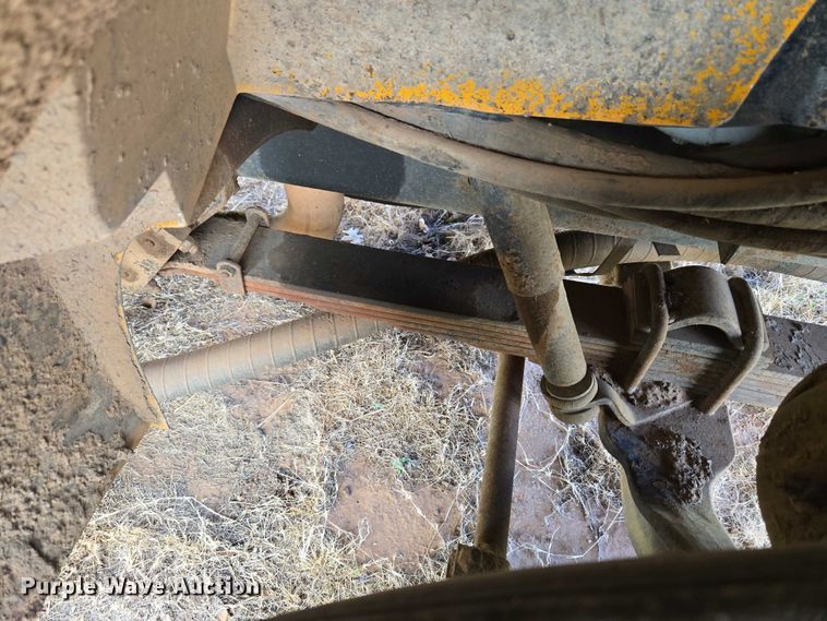 image for item ET1461 2001 International F-4900 dump truck