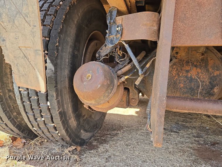image for item ET1461 2001 International F-4900 dump truck