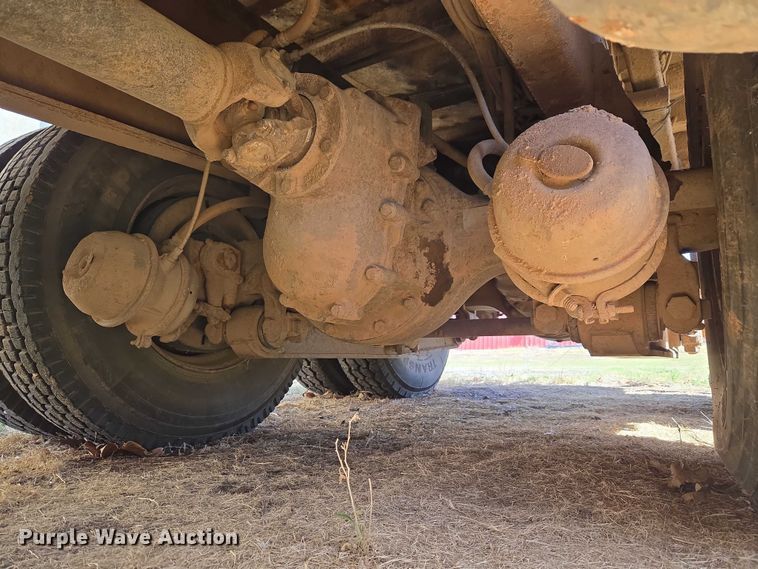 image for item ET1461 2001 International F-4900 dump truck