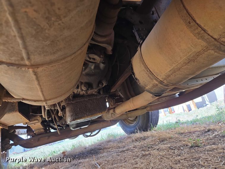 image for item ET1461 2001 International F-4900 dump truck