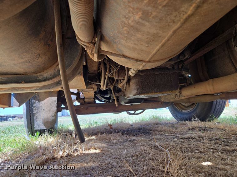 image for item ET1461 2001 International F-4900 dump truck