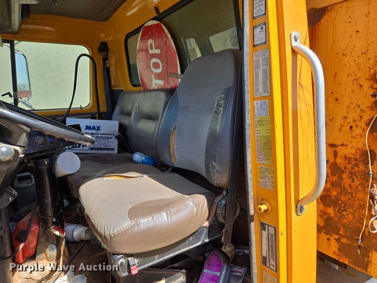 image for item ET1461 2001 International F-4900 dump truck