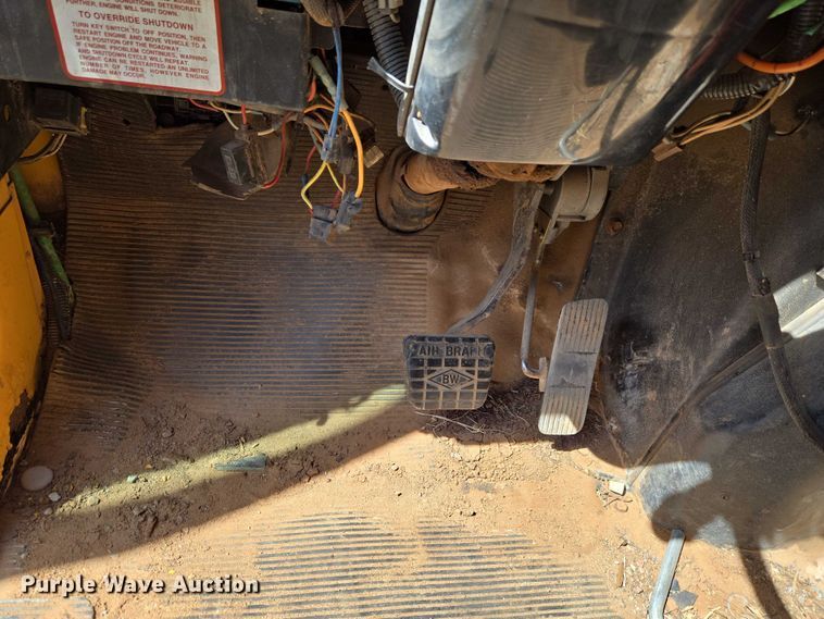 image for item ET1461 2001 International F-4900 dump truck