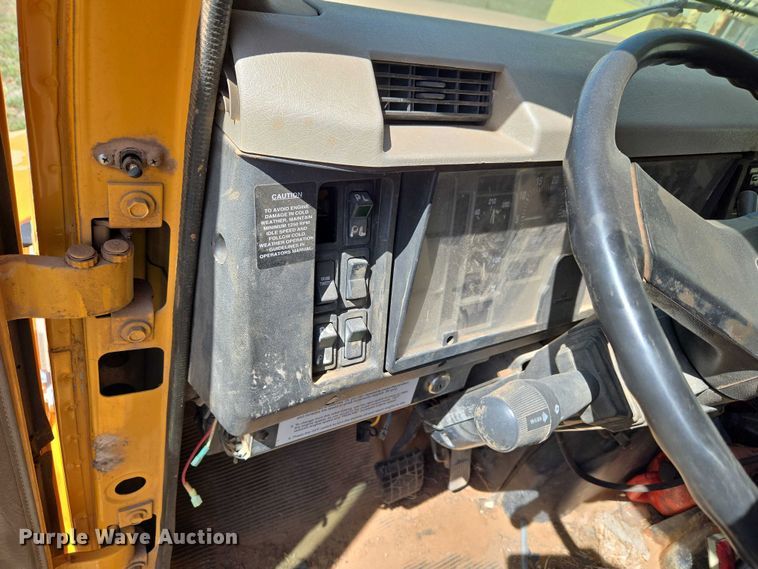 image for item ET1461 2001 International F-4900 dump truck