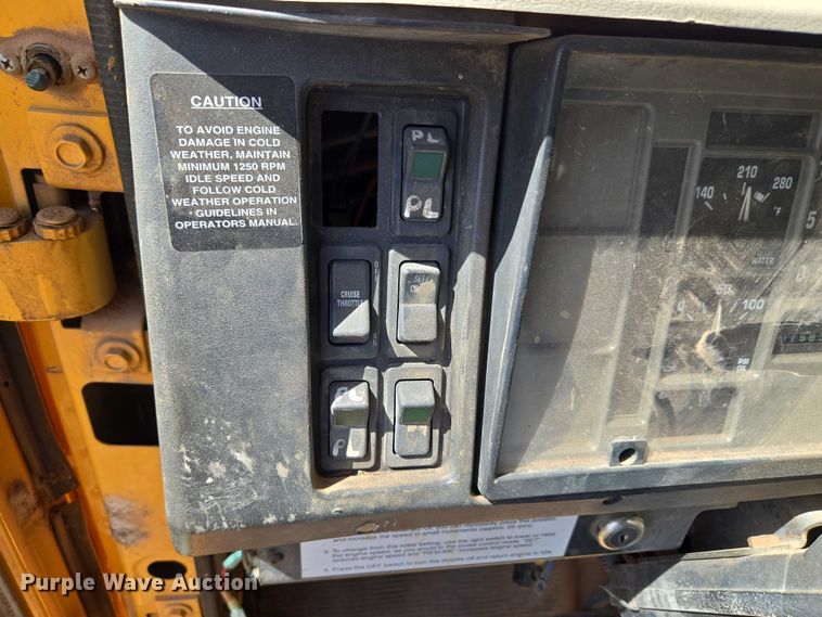 image for item ET1461 2001 International F-4900 dump truck