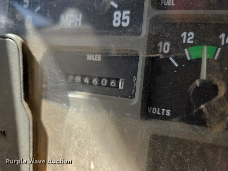 image for item ET1461 2001 International F-4900 dump truck