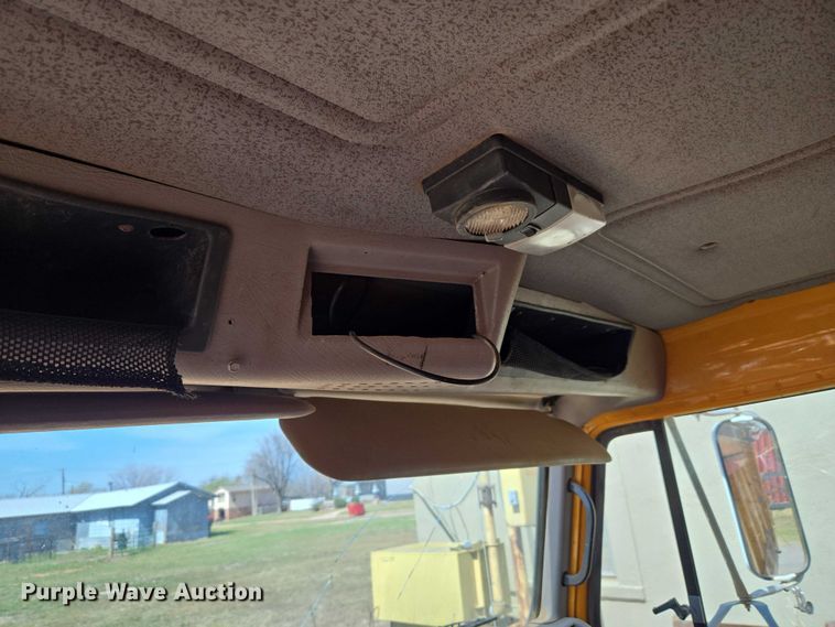 image for item ET1461 2001 International F-4900 dump truck