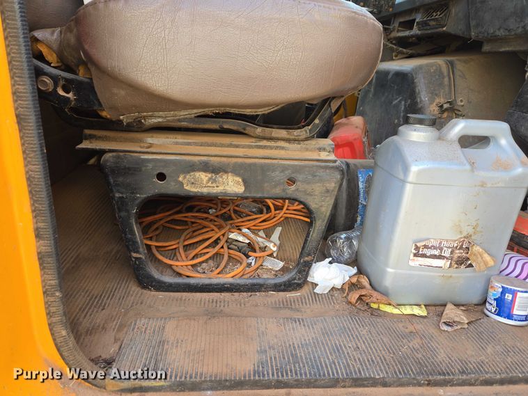 image for item ET1461 2001 International F-4900 dump truck