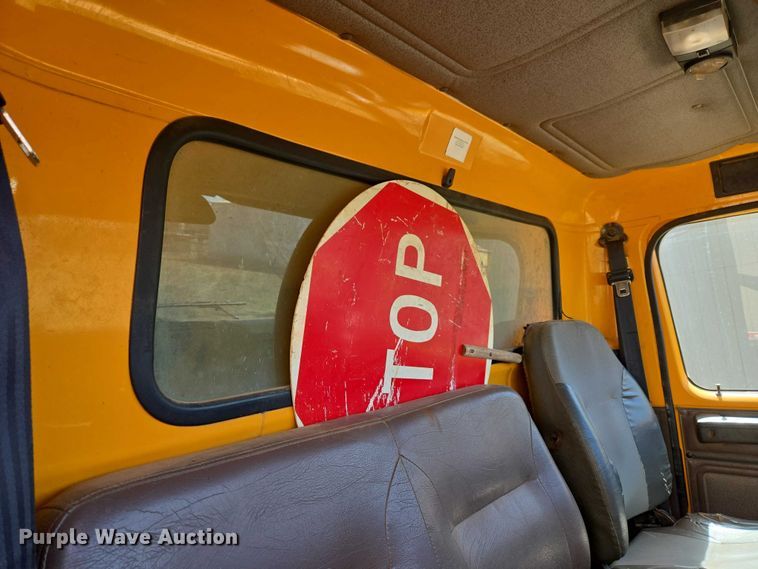 image for item ET1461 2001 International F-4900 dump truck