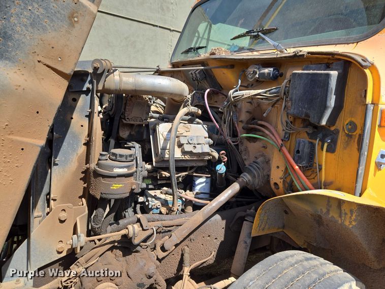 image for item ET1461 2001 International F-4900 dump truck